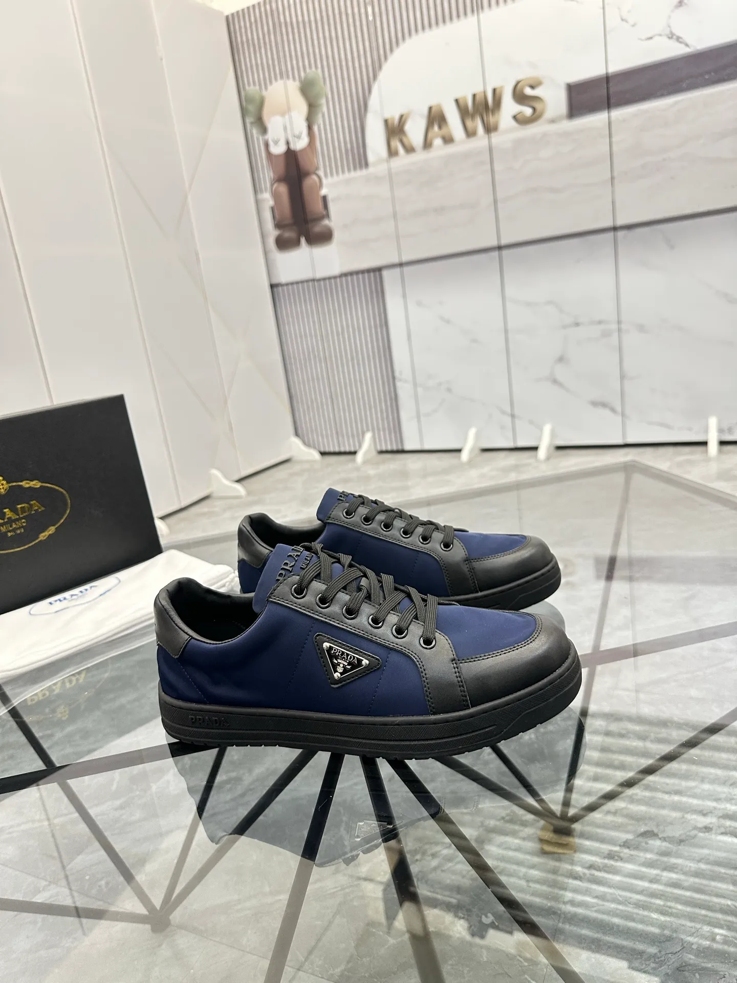 Men's shoes: 💰P400¥ Product trademark: Prada *"Prada*" low-top casual shoes Regular size: 38-44 (can be customized to 45) Product materials: imported cowhide leather upper spliced ​​with original fabric, sheepskin lining, original outsole. Number: 020